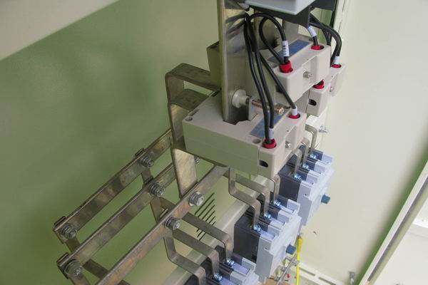 莱城配电柜-应急照明配电柜使用对工作人员的具